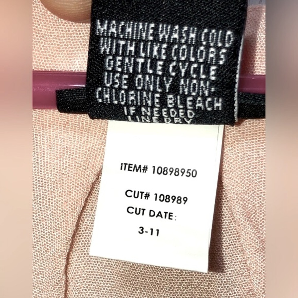 🧧Torrid light pink rayon sleeveless mock neck keyhole top - Picture 9 of 10